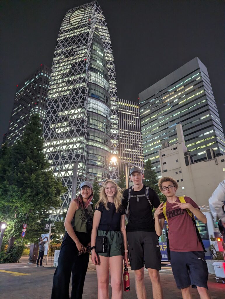 Image of 4 students in front of skyscrapers in Japan